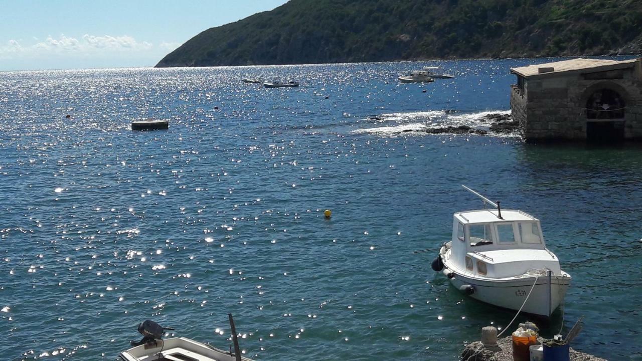 Anka'S Beach Komiža Kültér fotó